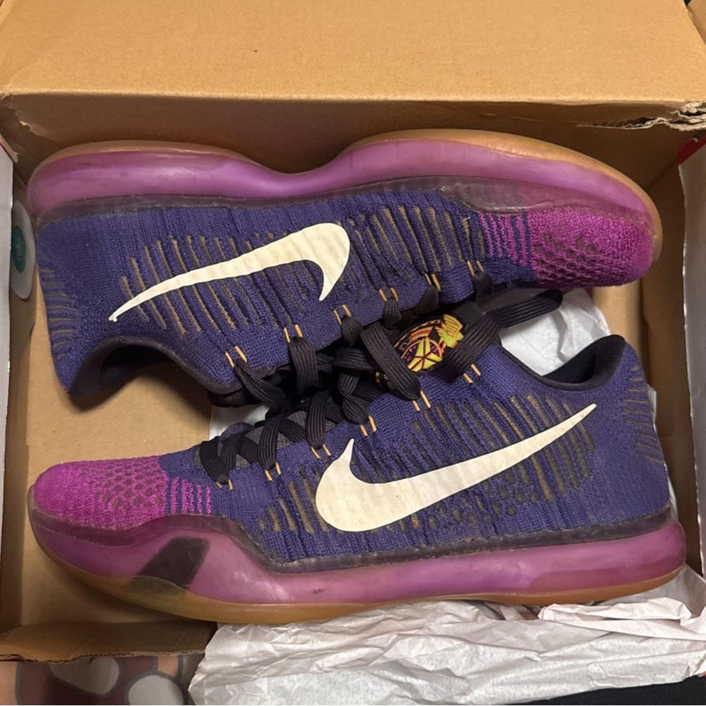 kobe grinches “del sol”